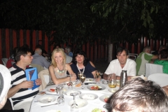 Νυχτερινή διασκέδαση στην πισίνα του ξενοδοχείου