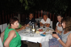 Νυχτερινή διασκέδαση στην πισίνα του ξενοδοχείου