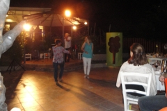 Δεύτερη βραδιά νυχτερινής διασκέδασης στην πισίνα του ξενοδοχείου μας