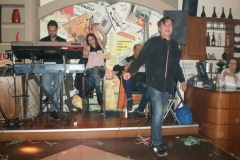 Ξεφάντωμα το βράδυ των Απόκρεων