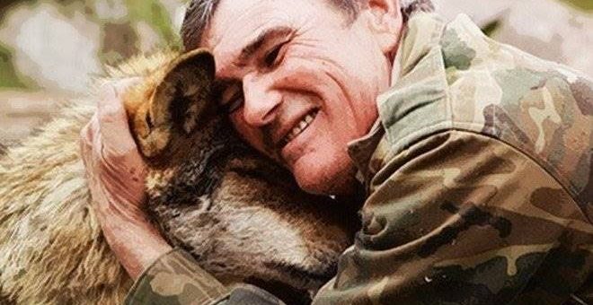 Ο Μάρκος Ροντρίγκεζ Παντόγια μεγάλωσε δίπλα σε λύκους και ακόμα δεν καταλαβαίνει τους ανθρώπους